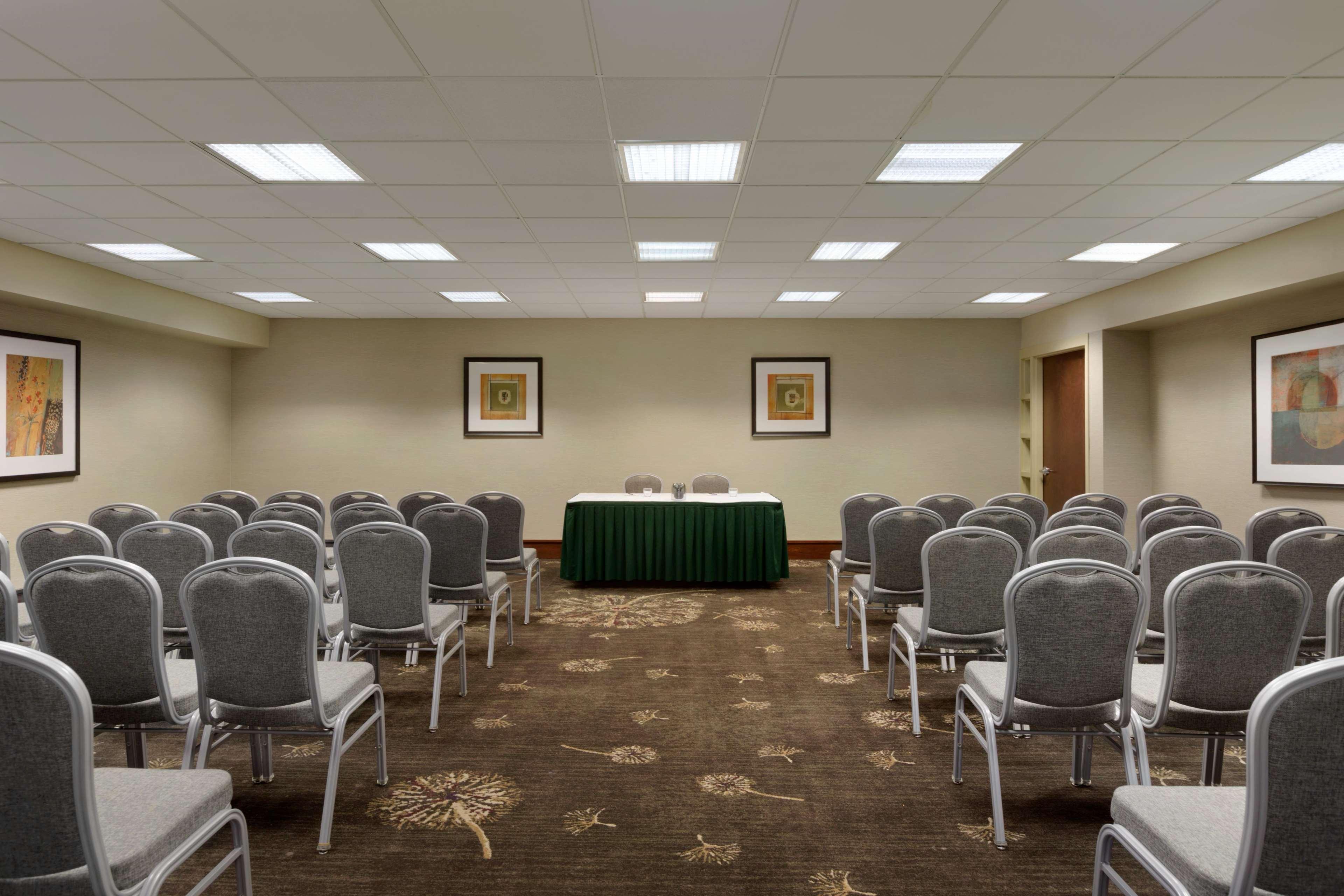 Embassy Suites By Hilton Piscataway Somerset Exterior foto
